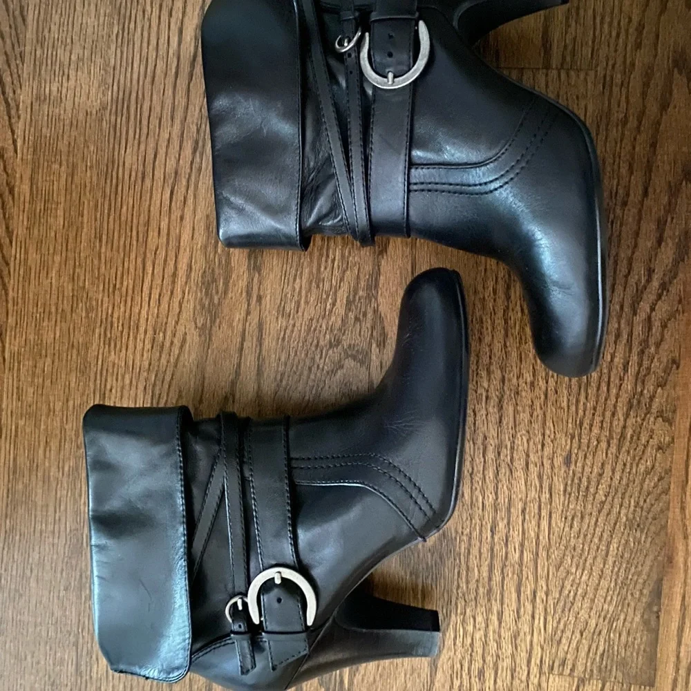 Coach and Four Leather Boots. - Picture 5 of 7